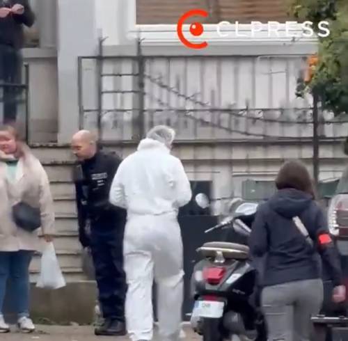 Urla "Allah Akbar" ai poliziotti: 30enne ucciso alla periferia di Parigi