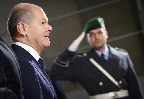 Il tracollo di Scholz, i premier di Macron e Peruzzi: quindi, oggi...