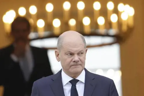 Scholz all'attacco di Musk. "I padroni dei social non decideranno il voto"