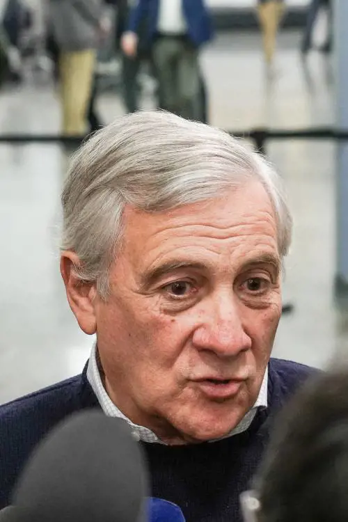 Il leader azzurro scrive agli italo-tedeschi. "Votate Cdu, contro i populisti di destra"