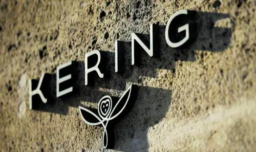 Kering fa un make up da 4 miliardi. Pronta a vendere i trucchi a L’Oréal