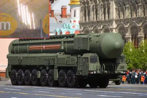 I tank, gli obici "Malva" e i missili intercontinentali: cosa rivelano le armi di Putin alla parata di Mosca