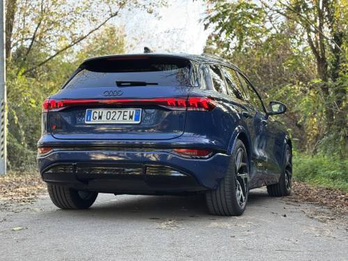 Audo Q6 e-tron: il video del nuovo SUV elettrico sportivo