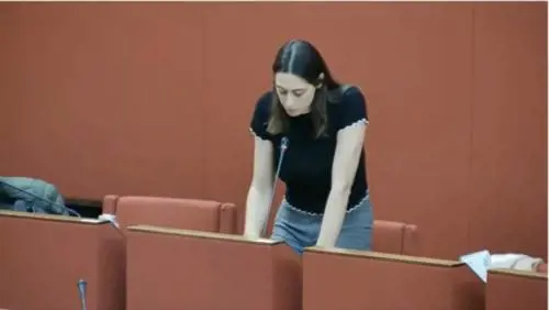 Meloni chiama la consigliera vittima di violenza. Lei attacca: "Dimostri che può cambiare le cose"
