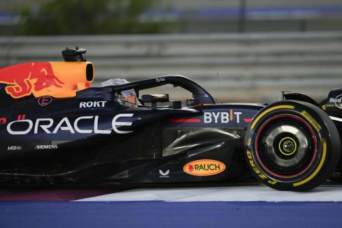 F1, Verstappen conquista la pole in Qatar. Deludono le Ferrari