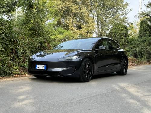 Tesla Model 3 Performance 2024: un fulmine, è bella da guidare e pure confortevole