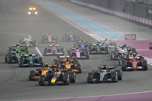 Verstappen trionfa in Qatar davanti a Leclerc. La Ferrari riapre il Mondiale Costruttori