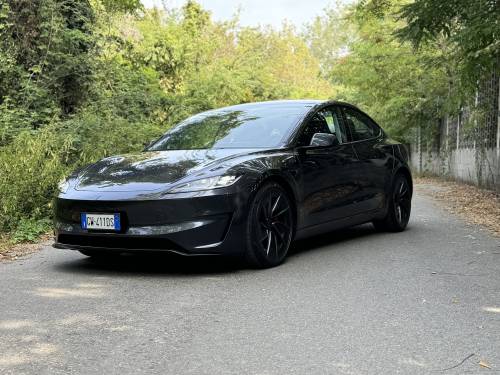 Tesla Model 3 Performance 2024: guarda la gallery della super berlina elettrica