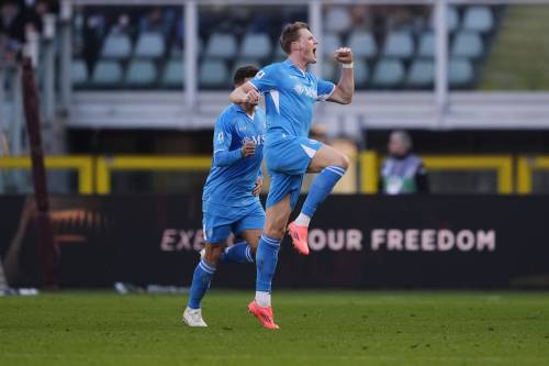 Il Napoli non sbaglia e resta al comando. Toro, crisi senza fine tra errori e proteste