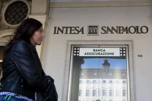 Intesa Sanpaolo in tilt su app e home banking: impossibile accedere ai conti