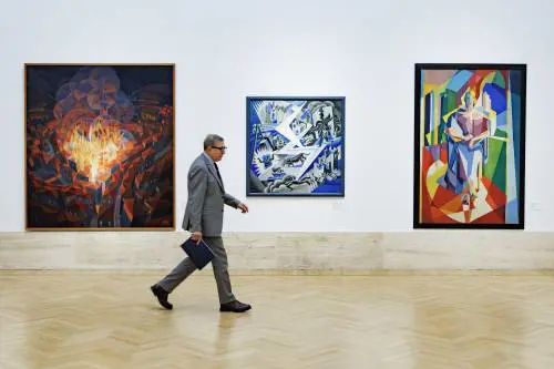 Futurismo, critiche e fiumi di polemiche non spengono l'interesse: file per entrare alla mostra di Roma