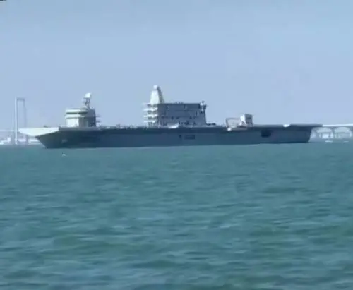 Una nave simile a una portaerei: le immagini del misterioso nuovo mezzo cinese