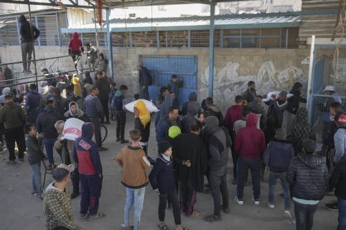 Bombe sulla fila del pane. A Gaza morti 4 bambini