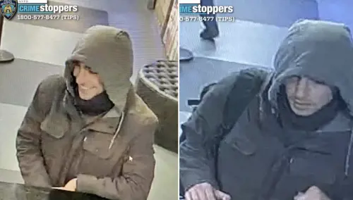 Le foto del presunto killer diffuse dalla polizia in due pose diverse