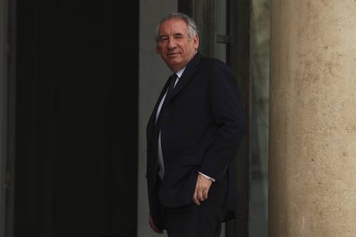 Bayrou, l'ex ministro moderato che può unire. Ha difeso Le Pen dal rischio di ineleggibilità