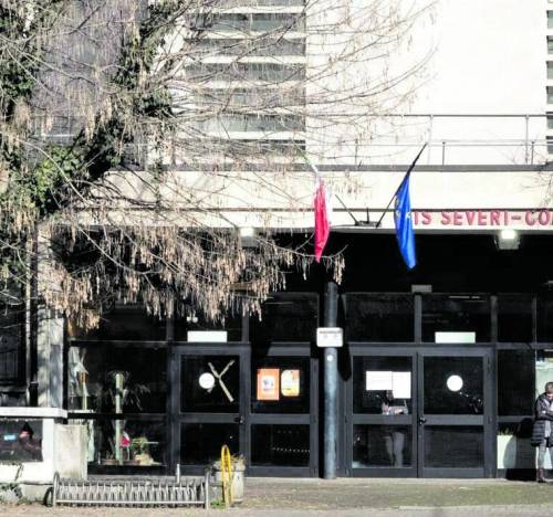 Studenti aggrediti davanti al liceo Severi