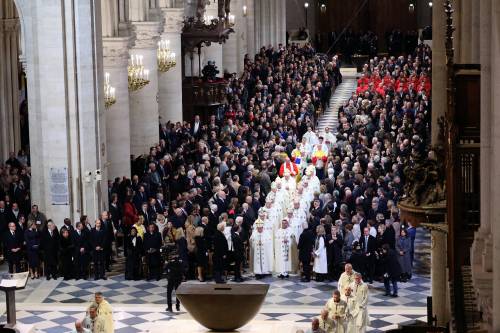 Notre-Dame riapre le porte. "Realizzato l'impossibile"