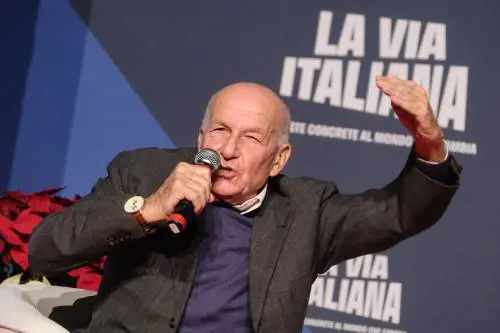 "Corpo contundente contro Meloni? Gesto futurista". Bertinotti tira dritto e non si scusa
