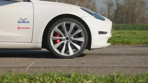 Brembo e Michelin siglano un accordo globale per rivoluzionare le prestazioni dei veicoli e migliorare la sicurezza