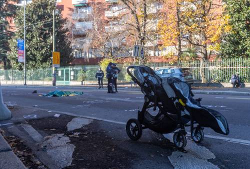 Milano, 34enne travolta e uccisa sulle strisce da tir pirata. Illesi i suoi gemellini e la loro nonna