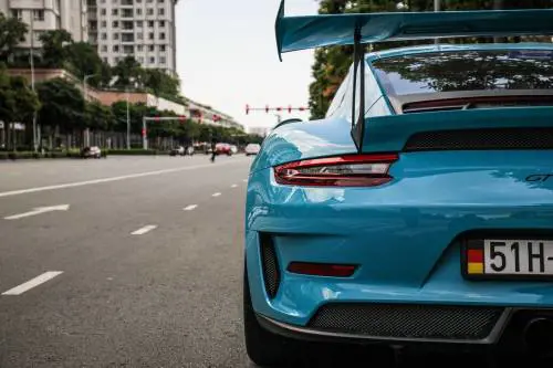 Per guidare le supercar arriva un'apposita patente. Ecco dove e cosa prevede la riforma