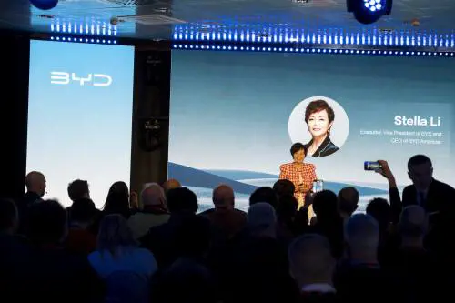 Stella Li di Byd eletta “World Car Person of the Year 2025”