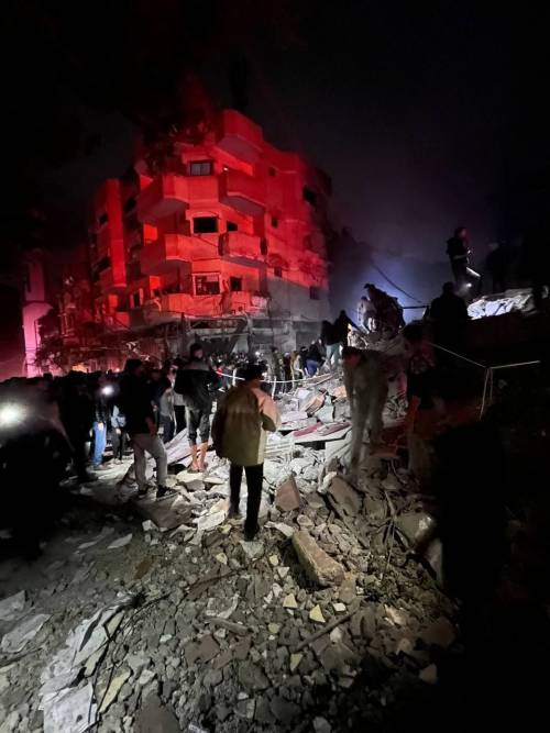 Raid israeliano nella Striscia di Gaza: 33 morti e oltre 40 feriti
