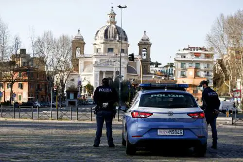 "Ai poliziotti mascherine fallate e puzzolenti". La denucia del Sap alla commissione Covid