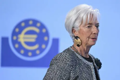 “I dazi Usa e gli choc globali rischiano di agitare l’inflazione”. Il monito di Lagarde