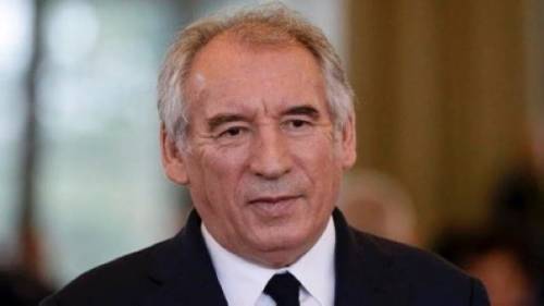 Bayrou premier, ma in Francia è caos