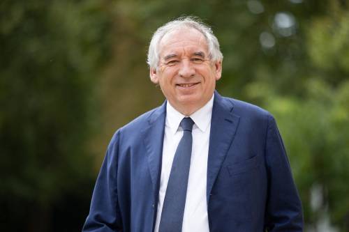 Francia, Macron ha scelto il nuovo premier: nominato il centrista François Bayrou