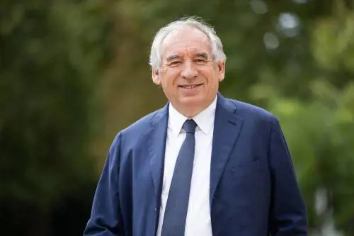 Francia, Macron ha scelto il nuovo premier: nominato il centrista François Bayrou