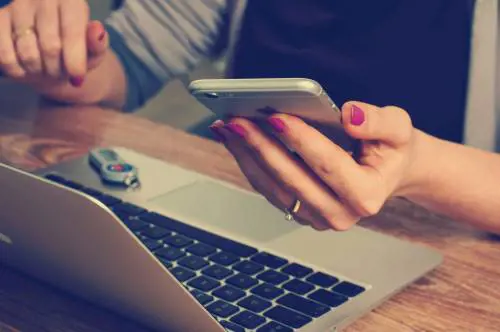 Truffe via sms: smishing e phishing, il pericolo che ruba dati e denaro