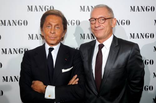 A destra Isak Andic il fondatore di Mango, insieme ad un ospite speciale, lo stilista Valentino Garavani, intervenuto all'inaugurazione di uno dei punti vendita del brand