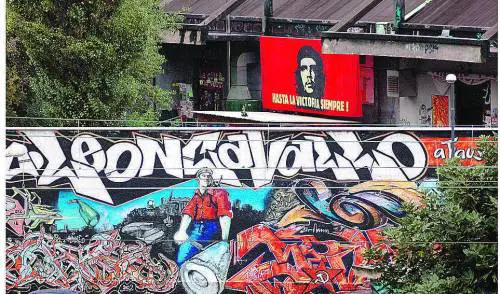 Leonka, la farsa non finisce più. Ora il Comune offre (gratis) "casa"