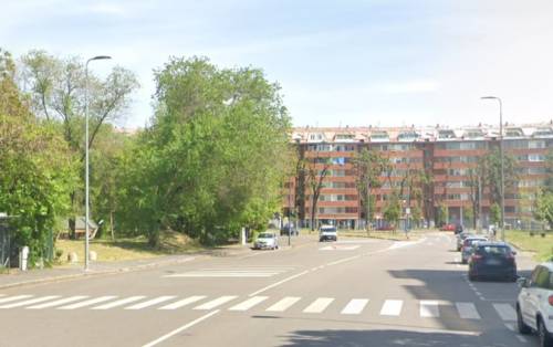 Milano, investe una donna e il figlio disabile in carrozzina: fermato un 61enne