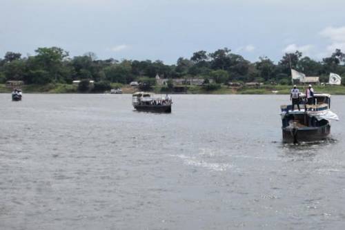 Congo, si ribalta traghetto sovraccarico di passeggeri: 38 morti e oltre 100 dispersi