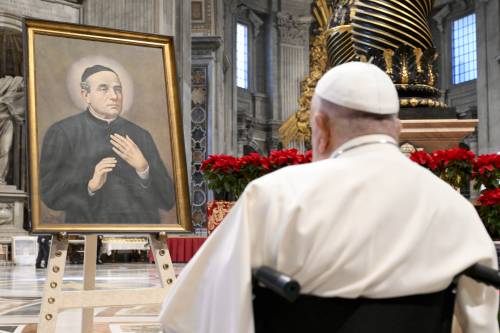 Il Papa all'Angelus: "Nessun bambino è un errore, vita sacra sin dal grembo"