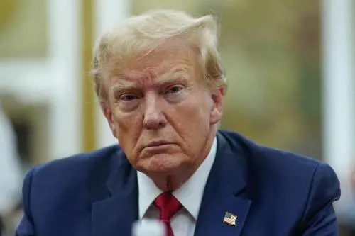 "Trump sta preparando dazi più light". Ma il tycoon smentisce: "Fake news"