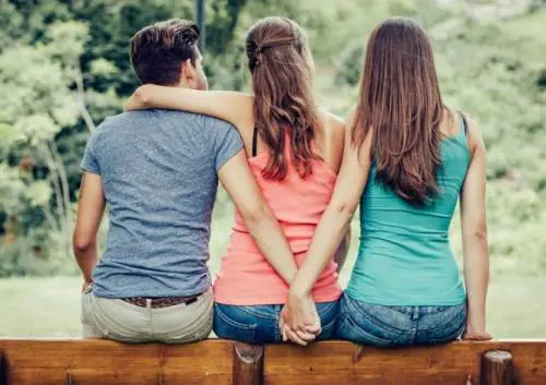 "Il partner ti tradisce? Ecco come scoprirlo con l'app Note". Le rivelazioni dell'investigatore privato