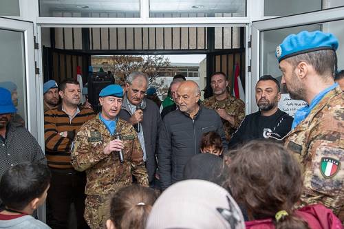 Unifil, il contingente italiano consegna un'abulanza alla municipalità di tiro