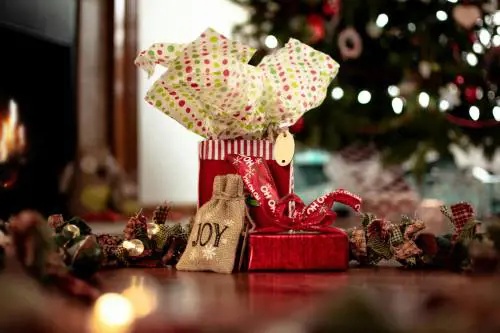 Dopo 3 giorni è già boom del "regifting", la rivendita dei regali di Natale poco graditi
