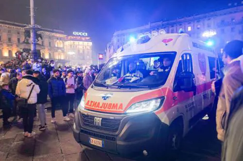 Uccide la moglie a forbiciate e chiama il 112