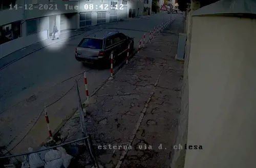 Liliana Resinovich in via Damiano Chiesa (Screen Le Iene)