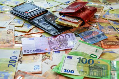 L’inflazione sale ancora: a marzo è al 2%