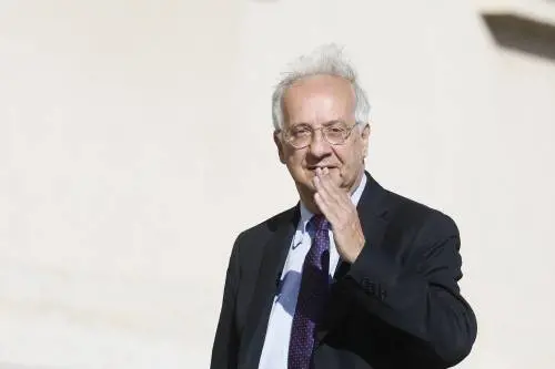 Il vero scandalo del libro di Veltroni, sgarbo a Trump e il Papa: quindi, oggi...
