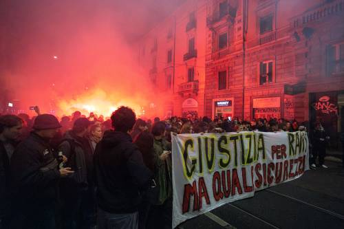 Guerriglia per Ramy, feriti 5 agenti a Torino. E adesso sale la tensione per il corteo di Milano