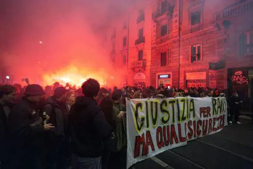I centri sociali in piazza: "Corvetto, omicidio di Stato"