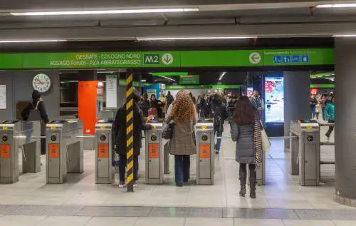 I bimbi autistici leggono in metropolitana i loro messaggi