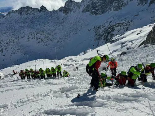 Adamello, sono riprese le ricerche dell'alpinista inglese. Il compagno trovato morto